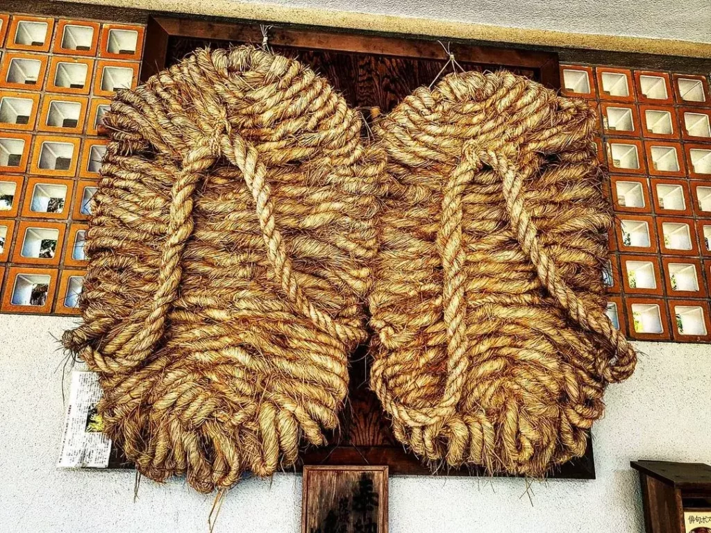Les Sandales de pailles (warazori) offertes au temple Kotoku-in