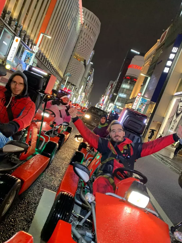 Mario kart dans les rues de tokyo