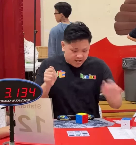 Il bat le record du monde de rubik's cube
