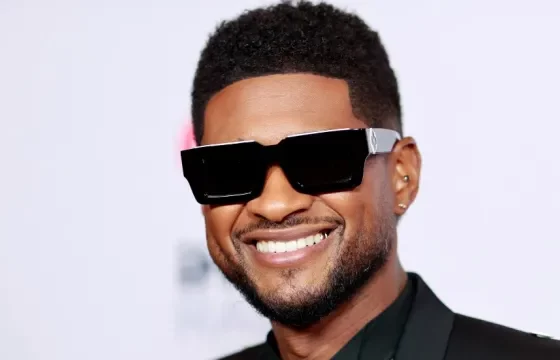 Usher Enflamme la Scène : Annonce d’une Performance au Super Bowl et Concerts Supplémentaires à Paris