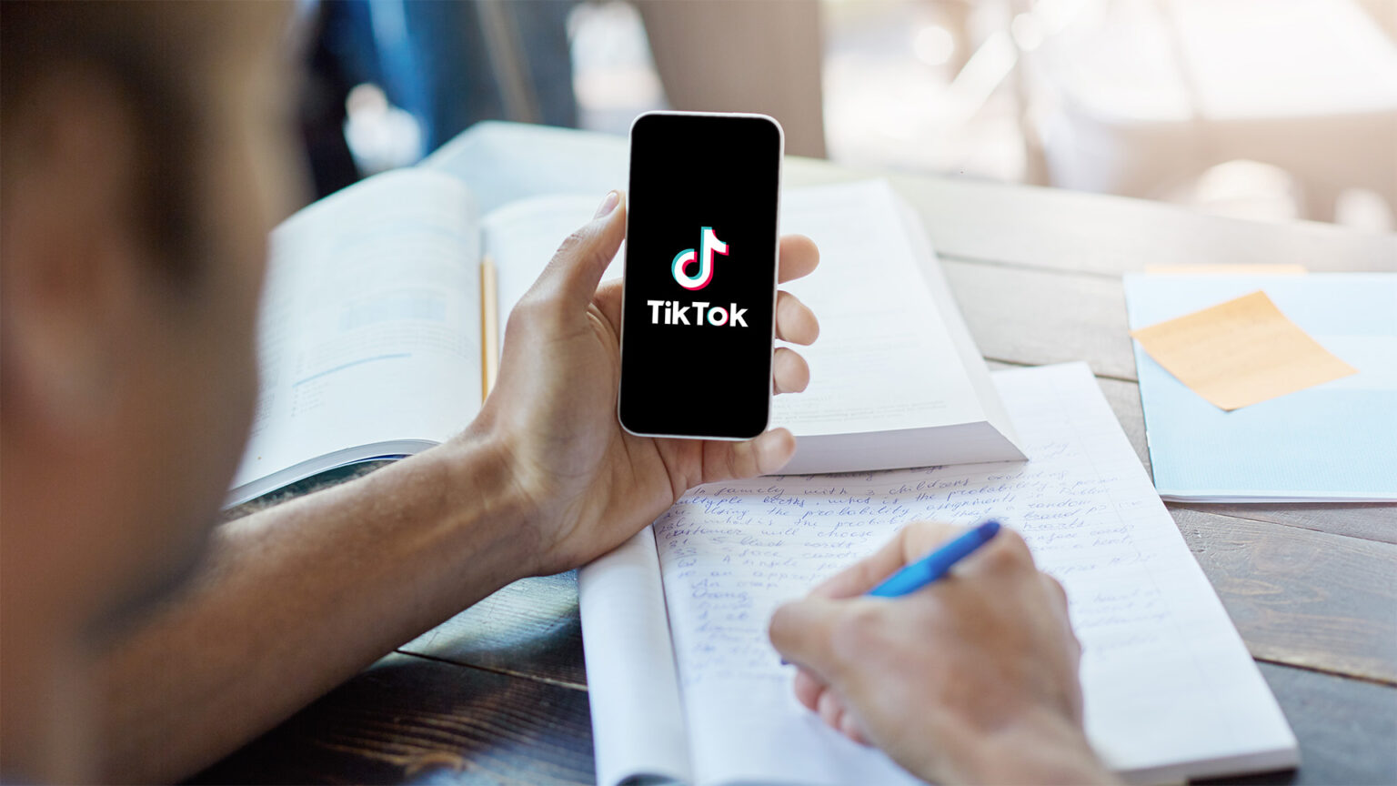 Bientôt le Bac, et les lycéens révisent… sur TikTok ! Tiktok Bac