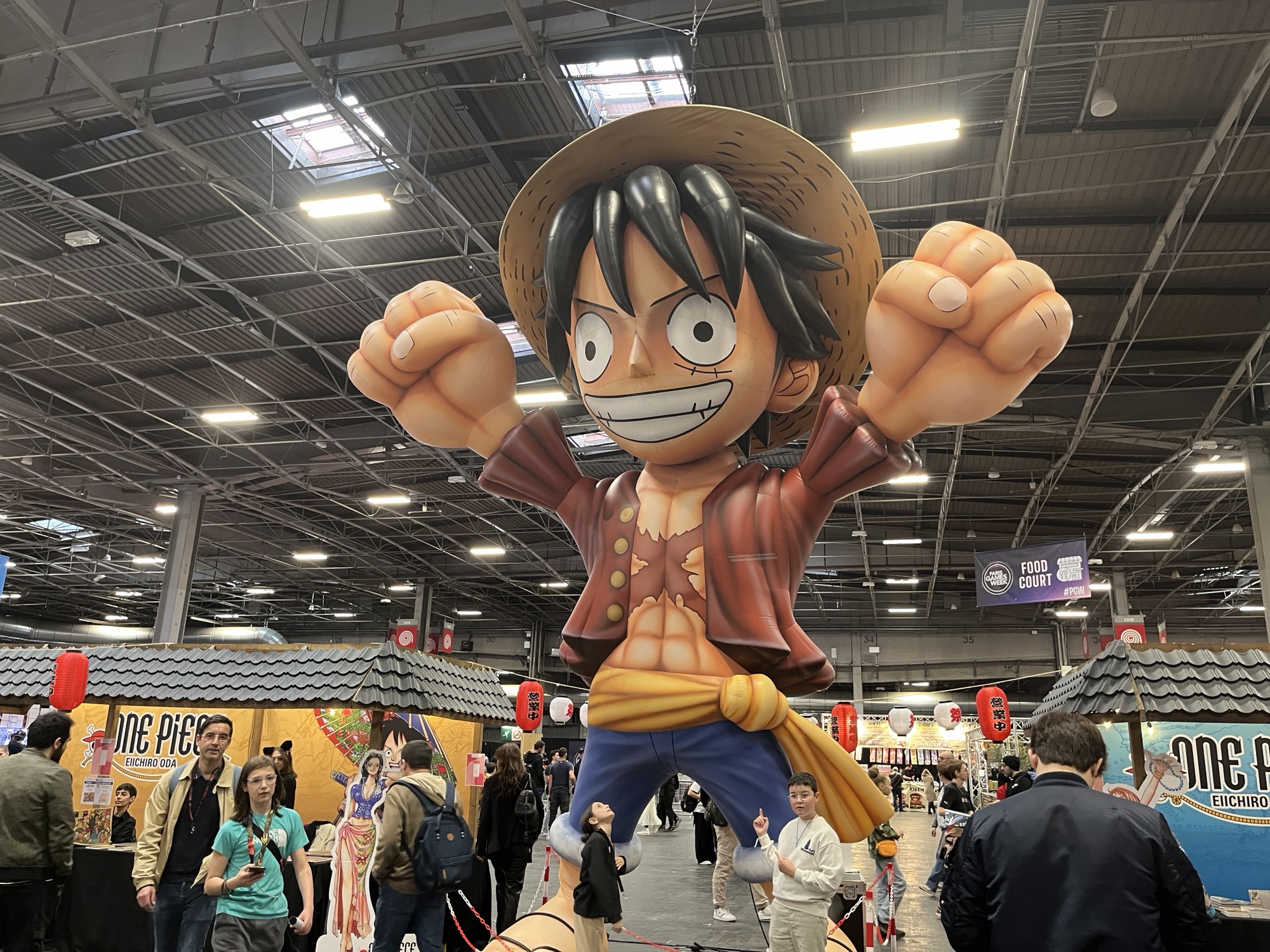 Luffy géant de Glénat dans le Quartier Manga !